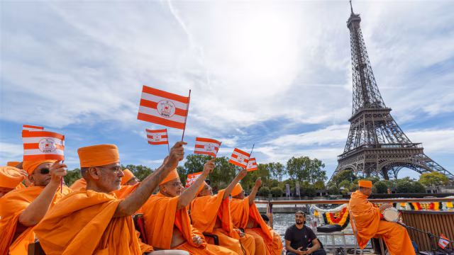 फ्रांस में मंदिर उद्घाटन के बाद भयंकर बवाल! बंद हुआ एफिल टावर, क्या है पूरा माजरा?